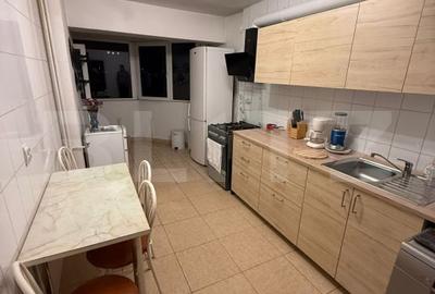 Apartament cu 3 camere decomandat în 1 Mai