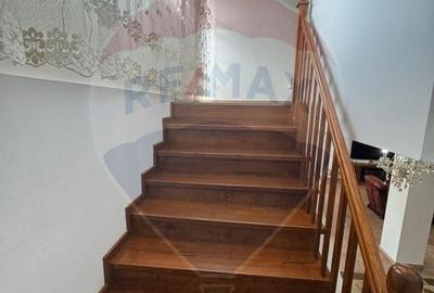 Casa / Vila cu 6 camere de vanzare - 18