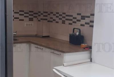 Apartament cu 3 camere semidecomandat în Cișmigiu