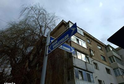 Apartament cu 3 camere decomandat în Teilor