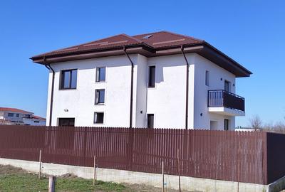 Casă cu 4 camere cu Teren 477 Mp în Central