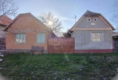 Casă cu Teren 900 Mp în Buteni - 1