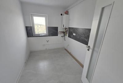 Apartament cu 3 camere decomandat în Girocului - 12