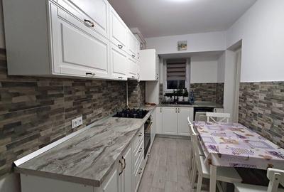 Coresi -Bloc Maurer M9, etajul 1, mobilat, parcare - 6