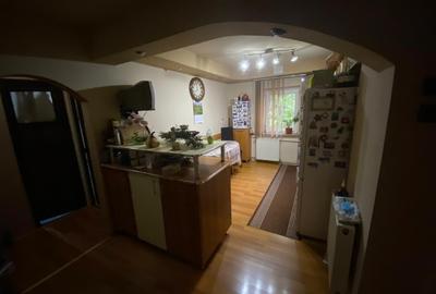 Apartament cu 3 camere decomandat, mobilat în 1 Mai - 11