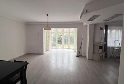 Vilă spațioasă, confort, intimitate și funcționalitate la standarde înalte - 1