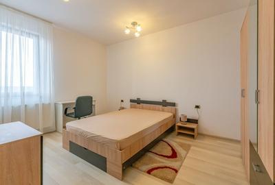 Apartament cu 3 camere semidecomandat, mobilat în Tractorul - 9