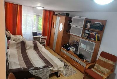 Apartament cu 2 camere decomandat în 1 Mai - 1