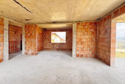 Casă cu Teren 5600 Mp în Groși - 10