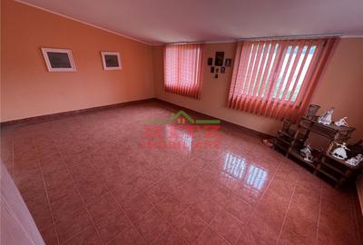 Casă cu 7 camere cu Teren 938 Mp în Orașul de Jos - 4