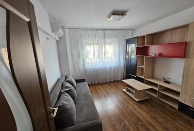 Garsonieră decomandată în UTA - 1