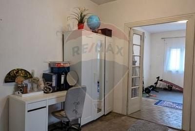 Casă cu 11 camere cu Teren 330 Mp în Iancului - 25