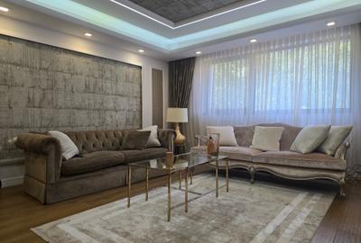 Apartament cu 3 camere semidecomandat, mobilat în Băneasa