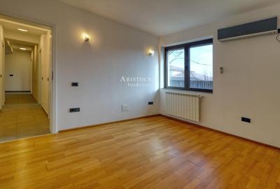 Vila cu arhitectura unica în Corbeanca - 14