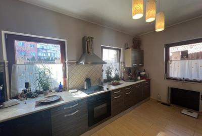 Casă cu 3 camere cu Teren 100 Mp în Ultracentral - 2
