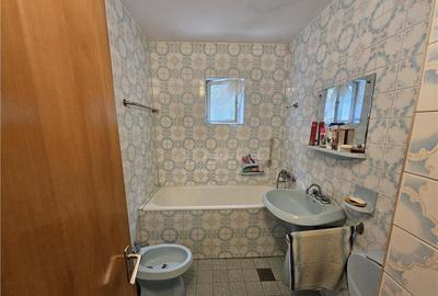 Apartament cu 4 camere decomandat în Micro IV - 4