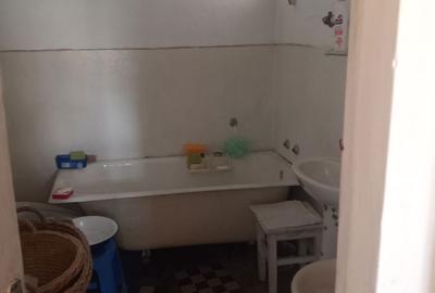 Casă cu 3 camere în 7 Noiembrie - 2