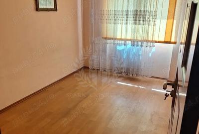 Apartament cu 3 camere decomandat în B-dul București - 2