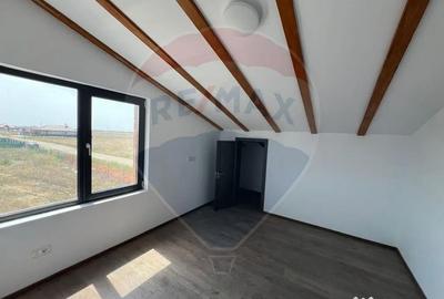 Casă cu 5 camere cu Teren 450 Mp în Nord