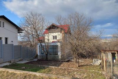 Casă cu 5 camere cu Teren 398 Mp în Băicoi - 1