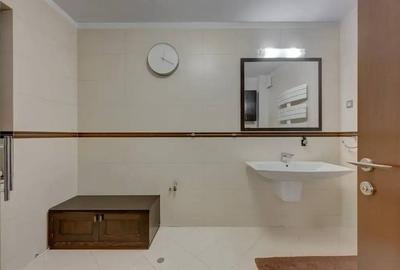 Casă cu 9 camere cu Canalizare în Central - 12