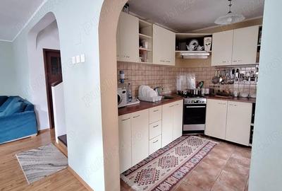 Casă cu 5 camere cu Teren 280 Mp în Roșu - 4