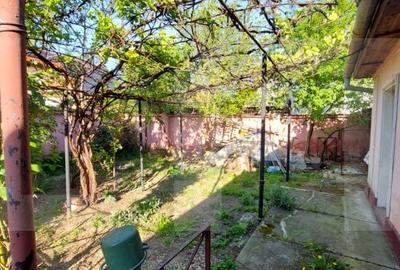 Casă cu 3 camere semidecomandat cu Teren 310 Mp în Micălaca