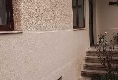 Casă cu 4 camere în Central - 2