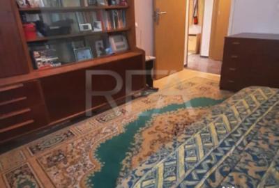 Apartament cu 4 camere semidecomandat, mobilat în Drumul Taberei