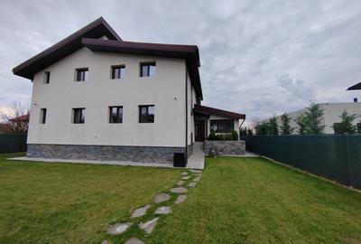 Casă cu 5 camere cu Canalizare în Balotești