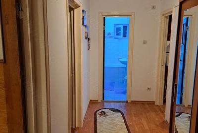 Apartament cu 3 camere decomandat în Faleza Nord