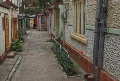 Casă cu 8 camere cu Canalizare în Central - 9