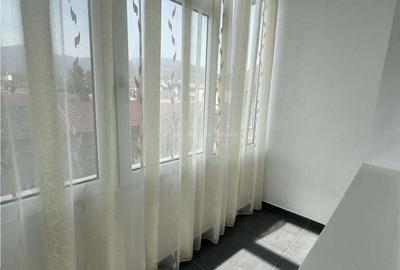 Apartament cu 2 camere decomandat în Decebal - 3