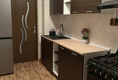 Apartament cu 3 camere decomandat în Micro 6 - 2