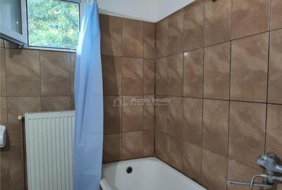 Casa decomandata, situata central in Boldesti Scaeni, in zon - 13