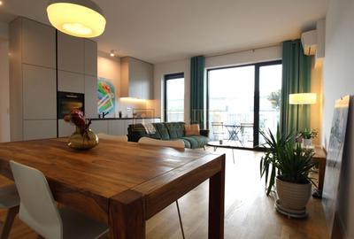 Apartament cu 3 camere semidecomandat, mobilat în Central - 1