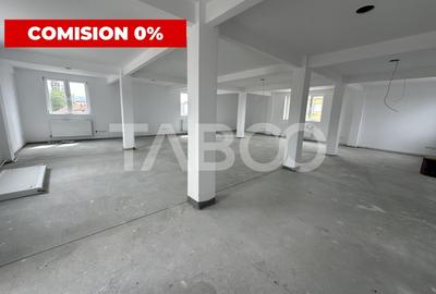 Spatiu comercial cu vitrina pe 3 niveluri cu suprafata utila de 915mp - 1