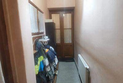 Apartament cu 3 camere semidecomandat în Central - 1