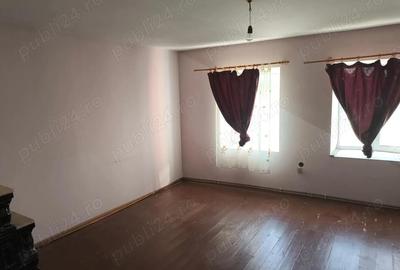 Casă cu 4 camere cu Teren 2158 Mp în Cenad