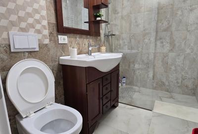 Apartament cu 3 camere semidecomandat, mobilat în Micro 11 - 12