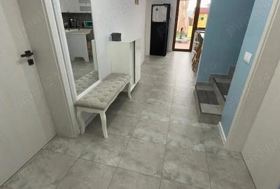 Casă cu 4 camere în Cristian