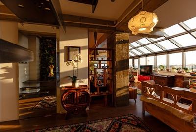 Penthouse cu un intreg perete doar din geamuri, dar si cu jacuzzi, terasa, gazon - 5