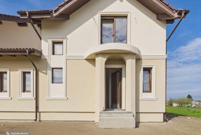 Duplex cu 4 camere cu Canalizare în Covaci - 1