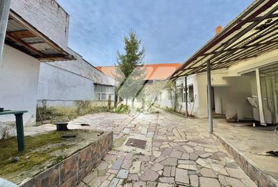 Casă individuală cu 8 camere cu Canalizare în Central - 14