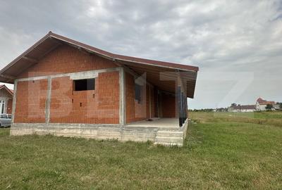 Casă cu 3 camere cu Teren 592 Mp în Vetiș - 4