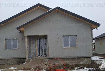 Casă individuală cu 4 camere cu Teren 388 Mp în Central - 2