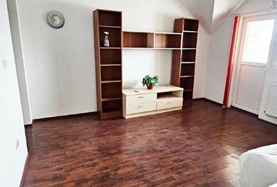 Apartament 2 camere de vanzare, zona Rogerius - 10