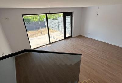 Casă cu 5 camere cu Canalizare în Central - 33