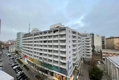 Garsoniera ultracentrala, mob., etaj 7, bloc solid, termoizolat, langa  Cismigiu - 17