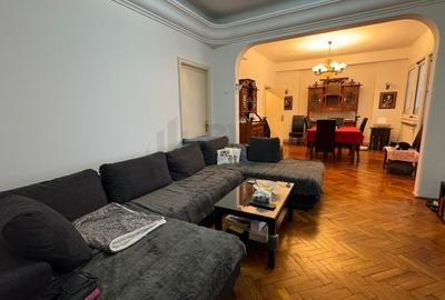 Apartament cu 3 camere semidecomandat, mobilat în Universitate